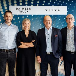 DAİMLER TRUCK VE VOLVO GROUP, YAZILIM TANIMLI ARAÇ PLATFORMU GELİŞTİRECEKLERİ ORTAK GİRİŞİM İÇİN ANLAŞMA İMZALADI!