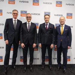 IVECO VE FORD TRUCKS AĞIR TICARI ARAÇ SEKTÖRÜNDE YENILIKÇI  ÇÖZÜMLER GELIŞTIRMEK IÇIN ORTAK GELIŞTIRME ANLAŞMASI İMZALADI