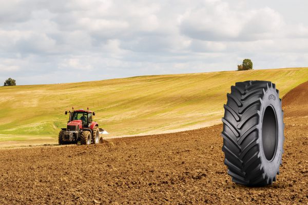 TARLALARDA YENİ MEVSİME HAZIRLIK VAKTİ… İLAÇLAMA DÖNEMİNE UYGUN DAR PROFİLLİ EBATLARIYLA AGRÖ10 SAHADA!