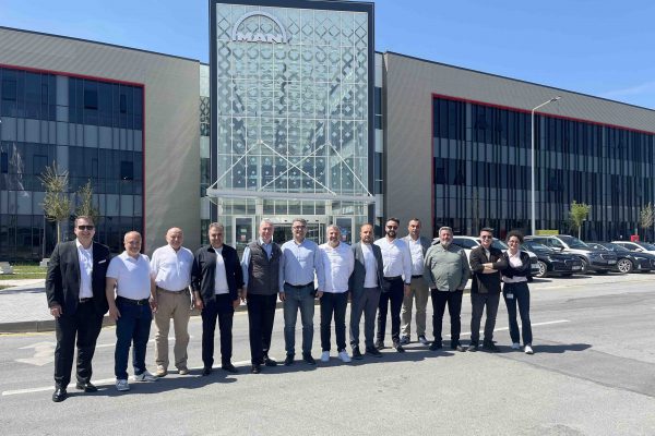 KÂMİL KOÇ VE MAN’DAN GÜÇLÜ İŞ BİRLİĞİ ZİYARETİ